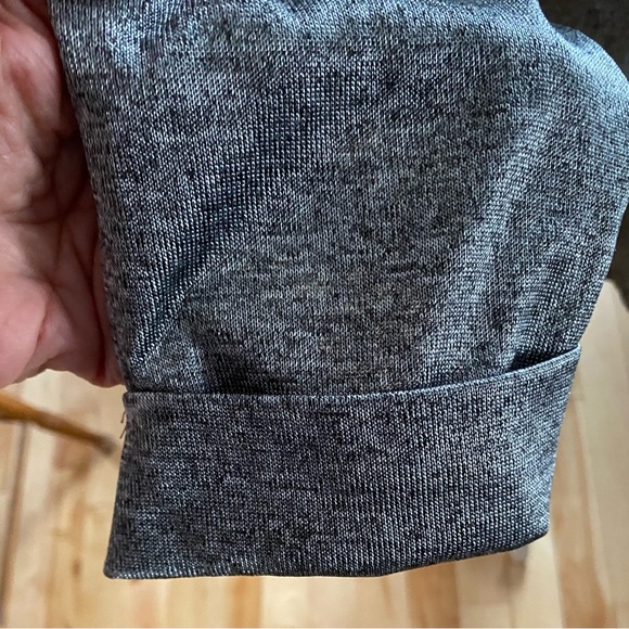 Silky and shiny grey top NWD 1X - Picture 4 of 5